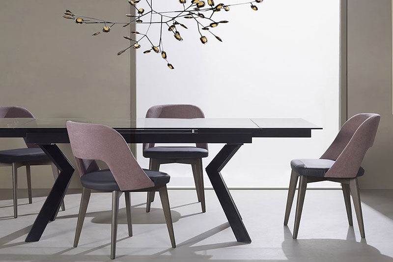 Chaise contemporaine enveloppante Evelyne